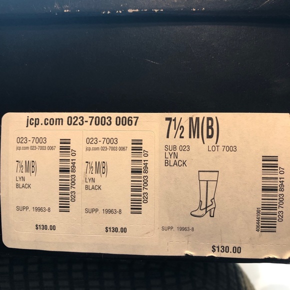 a.n.a. GREAT PRICE❣️Black leather boots🥾 with chunky heel 👢in original box📦 - Picture 10 of 10